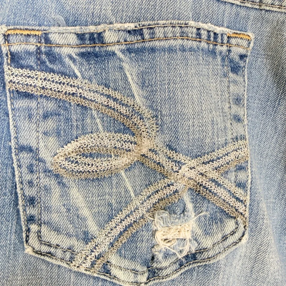 BKE Denim Women Light Wash Distressed Bootcut Jeans Embroidered Y2K Size 31 32